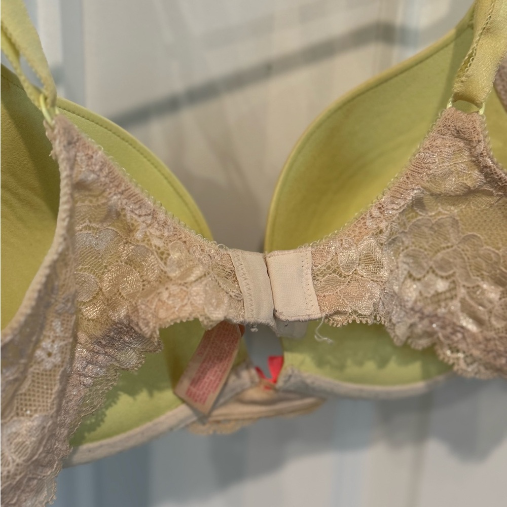 VICTORIA’S SECRET BRAND, Elegant Lace Trimmed Bra in Yellow, Sz (32D) Clothing - Picture 11 of 16